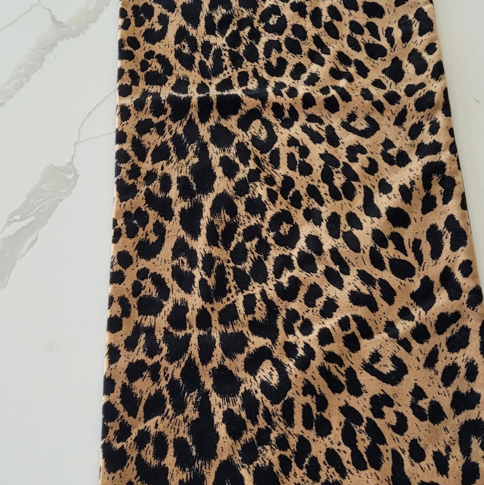 Leopard Pattern Table Runner/ Table Linen - Picture 2 of 4
